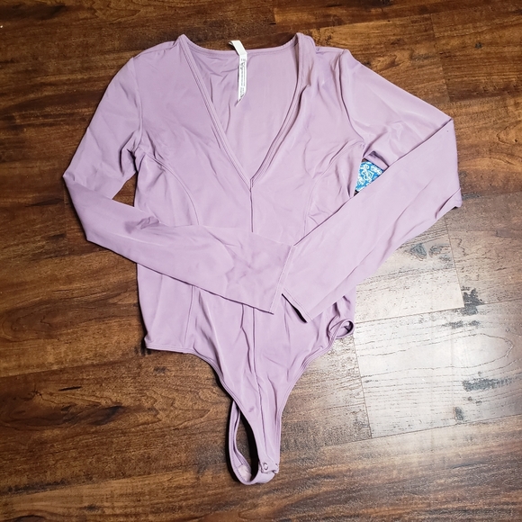 Free People SUPER SOFT DEEP V BODYSUIT Sz M - Picture 5 of 10